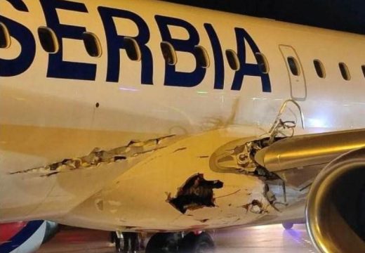 Incident na aerodromu: Avion uspio da sleti sa oštećenim trupom i krilom (Foto/Video)