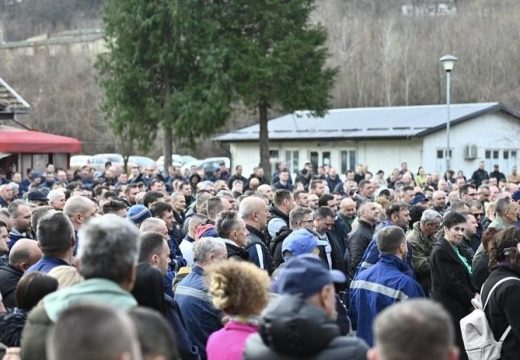 Protest ispred RiTE Ugljevik: Najmanje se pričalo o onom što zanima radnike (Foto)