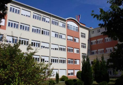 Novorođenče hitno operisano: Pred Osnovnim sudom u Foči nastavljeno suđenje zbog pada bebe u Univerzitetskoj bolnici Foča