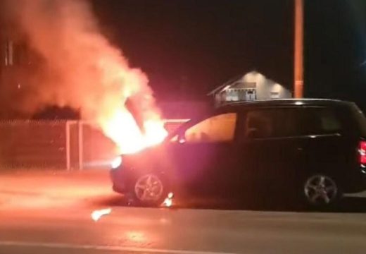 Samozapaljenje: Gorio automobil u Laktašima (Video)
