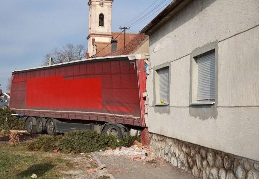 Djevojčici zašili glavu: Kamion uletio u sobu dok je otac pio kafu