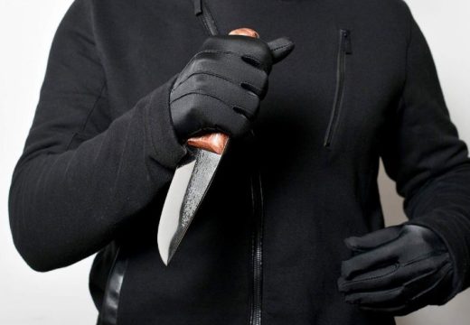 Nožem opljačkao kladionicu: Policija u Prijedoru traga za razbojnikom