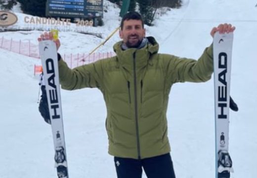 Srpski as puni baterije: Novak Đoković sa porodicom uživa u zimskim avanturama