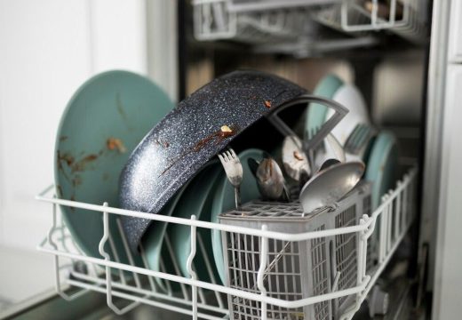Sjajan trik za pranje zagorjelih šerpi: Tri namirnice koje vam mogu pomoći da ih očistite sa lakoćom