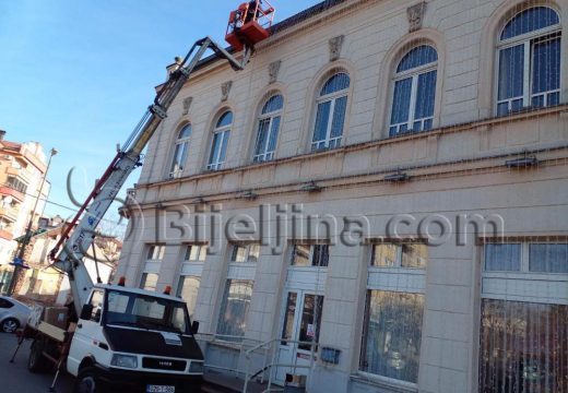 Bijeljina: Započelo uklanjane novogodišnjih ukrasa (Foto)