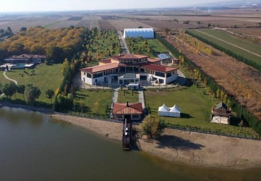 Daleko od očiju javnosti: Pogledajte raskošnu vilu Novaka Đokovića u Vojvodini (Foto/Video)