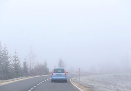 Vozači, oprez: Magla smanjila vidljivost na drumovima pored rijeka