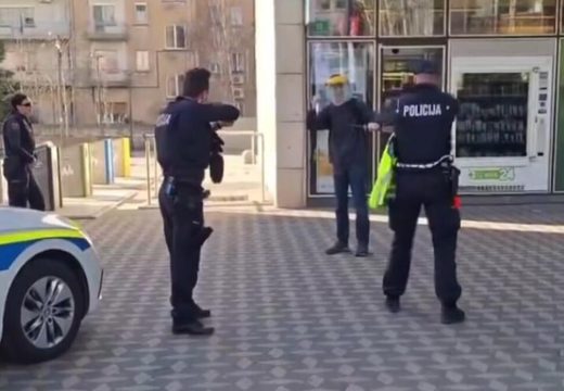 Haos u centru Ljubljane: Policija jedva onesposobila muškarca sa dva noža (Video)