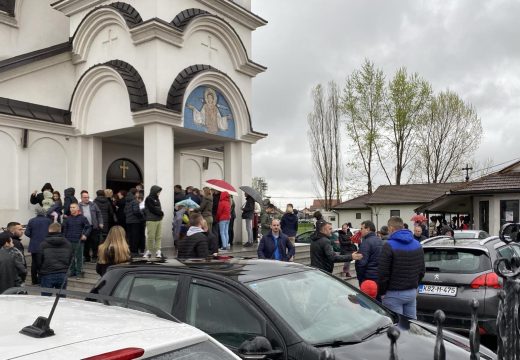 Bijeljina: Pravoslavni narod pohrlio u hramove na pričešće