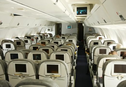 Stjuardesa upozorila: Ova tri znaka upućuju da nešto zaista nije u redu tokom leta avionom