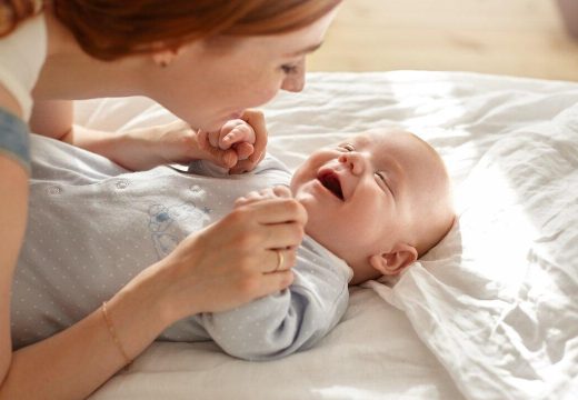 Pedijatar objašnjava: Kako bebama pravilno očistiti nos