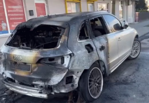 Šteta je velika: Izgorio automobil biznismena iz Bijeljine (Video)