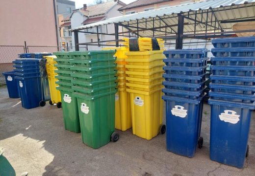 Lopare: Kancelarija EU u BiH obezbijedila 120 kanti za rasvrstavanje otpada