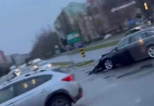 Težak udes u Novom Sadu: U sudaru dva automobila stradao muškarac (72) VIDEO