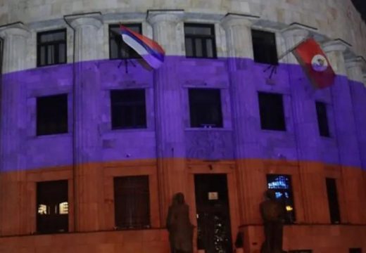 U čast pobjede Vladimira Putina: Palata Republike u bojama ruske zastave