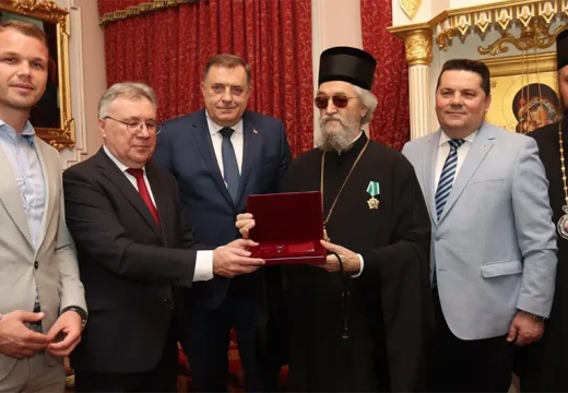 Uz prisustvo zvaničnika: Еpiskopu Jefremu uručen Orden kojim ga je odlikovao Putin