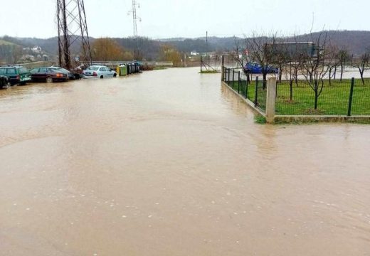 Poplava u Novom Gradu: Bujice potopile lokalne puteve (Foto)