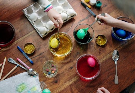 Zašto je boja neujednačena ili vam puca ljuska: Pet najvećih grešaka koje možete napraviti dok farbate jaja