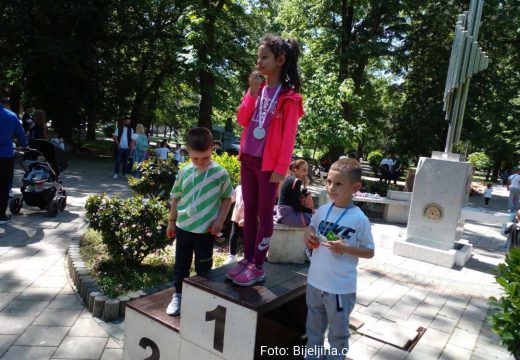 Djeca trčala za čistu i zdravu Semberiju:  Praznik atletike u Gradskom prku