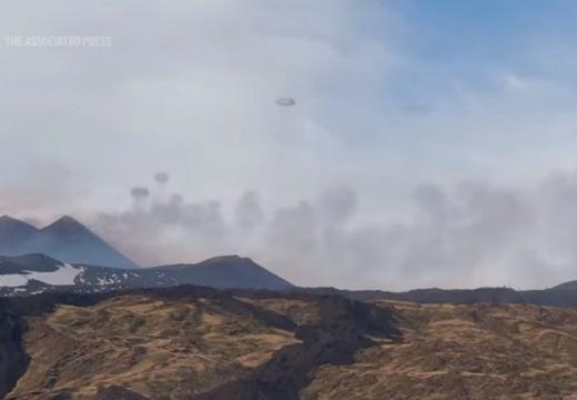 Gospodarica prstenova: Pogledajte kako Etna izbacuje savršene krugove dima (Video)