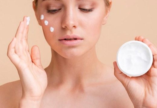 Mnogi pogrešno nanose kozmetiku na lice: Najčešće greške zbog čega je koža masna