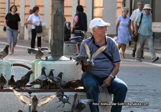 Dobre vijesti za penzionere: Danas počinje isplata penzija u Srpskoj