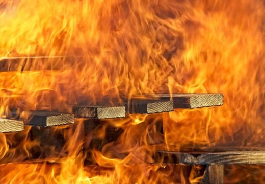 Tragedija u Zenici: Izbio požar na kući, poginule dvije sestre