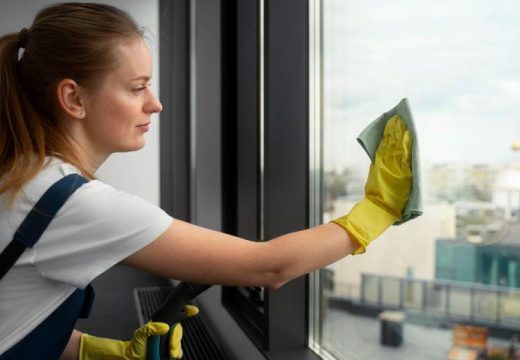 Zablistaće punim sjajem: Tri jednostavna trika kako da lako i brzo operete prozore