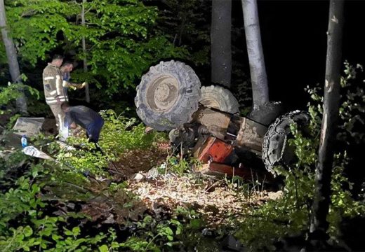 Nesreća: Traktor ga priklještio, prebačen na UKC