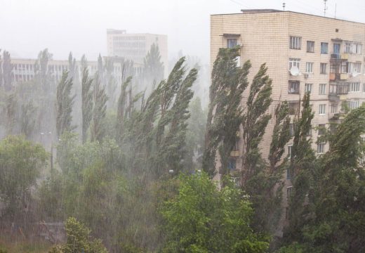 Meteorolozi najavljuju: Večeras i tokom noći moguće snažno nevrijeme, a zatim slijede grmljavinske nepogode