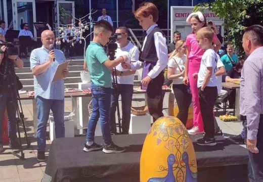 Tradicionalna bijeljinska “Jajarijada”: Nagradu za najtvrđe vaskršnje jaje dobio je Dušan Dragutinović iz Bijeljine (Foto)