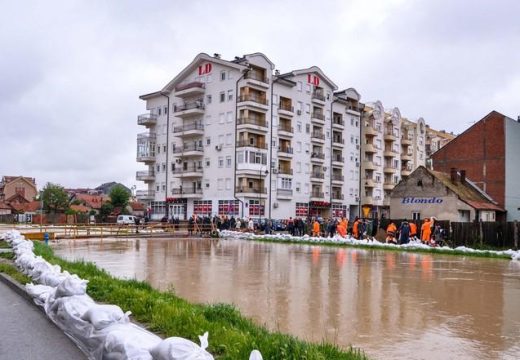 Dijelovi užeg centra grada izgledali su neprepoznatljivo: Ovako su u vrijeme velike poplave izgledali dijelovi Bijeljine (Foto)