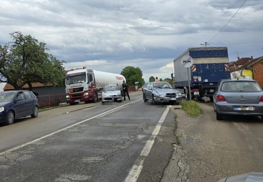 Hitna pomoć odvezla jednu osobu: Saobraćajna nezgoda u Patkovači stvorila gužvu u saobraćaju