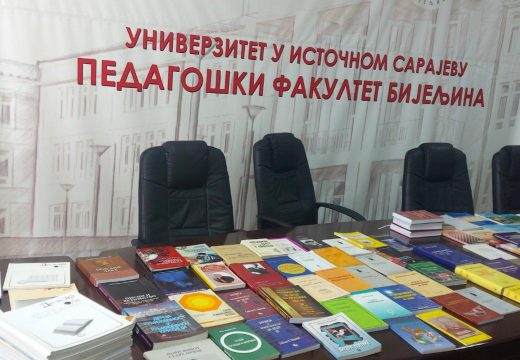 Bijeljina: Bivši dekan fakultetskoj biblioteci poklonio 106 knjiga