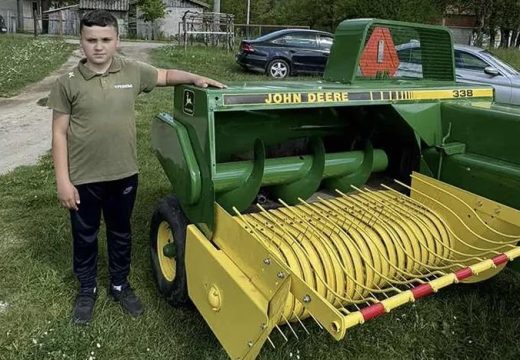 Isupenja želja: Predsjednik Milorad Dodik kupio balirku dječaku iz Petrovca Milošu Jeličiću