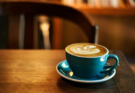 Kafa tokom ljetne sezone postala luksuz: Cijene na hrvatskom ostrvu vrtoglavo skočile