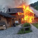 Ribnik: U požaru izgorjeli restoran ”Komuna” i apartmani, nema povrijeđenih (Foto/Video)