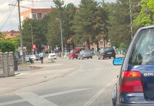 Bijeljina: Sudar motocikla i auta, saobraćaj usporen (Foto)