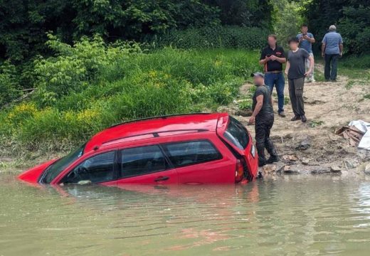 Gradiška: Lovio ribu, a upecao svoj automobil (Foto)