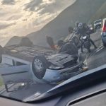Pričinjena veća materijalna šteta: Sudar u Trebinju, dva vozila završila na krovu