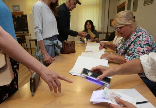 Veća izlaznost nego prošli put: U toku izbori u Srbiji