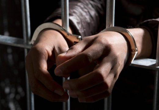Slavonski Brod: Pritvor osumnjičenom za ubistvo roditelja, prijeti mu kazna do 50 godina