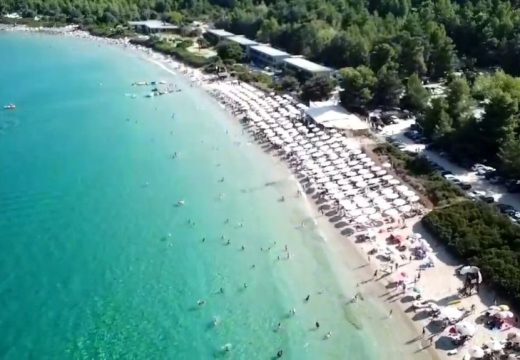 Tragedija u Grčkoj: Djevojčicu (13) ubio grom na plaži na Halkidikiju