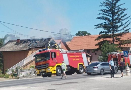 Bijeljina: Požar na objektu Pošte u Dvorovima