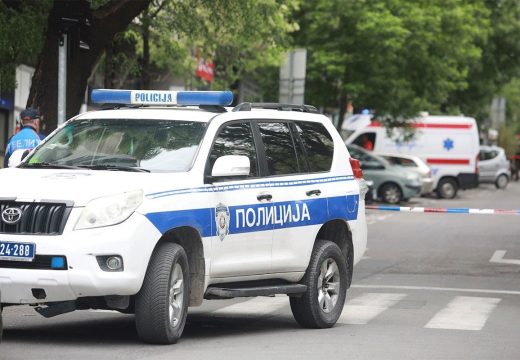 Beograd: Maloljetnik poginuo u padu sa krova automobila u pokretu