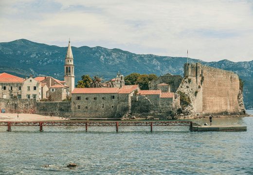 Crna Gora: Zabranjeno kupanje na poznatim plažama u Budvi i Tivtu
