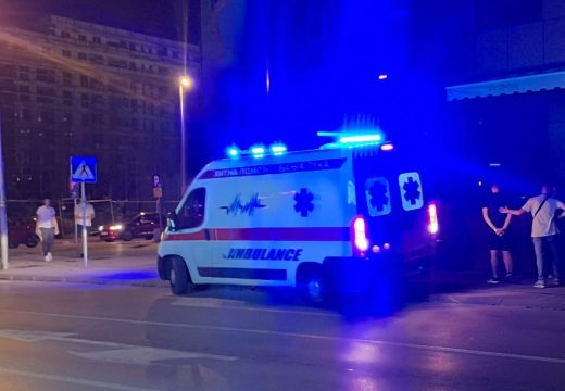 Beograd: Go muškarac bez znakova života nađen ispred zgrade