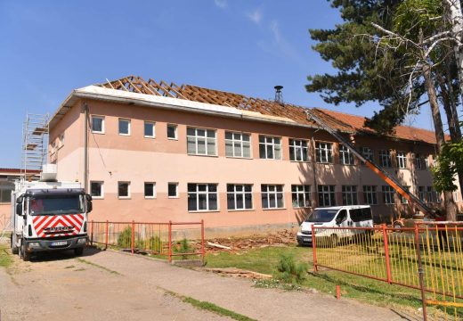 Bijeljina: Rekonstrukcija krova škole “Jovan Dučić” u punom jeku