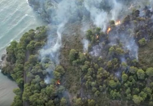 Italija: Evakuisano oko hiljadu turista zbog velikog požara (Video)