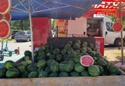 Semberske lubenice u sjeni: Kako uvozne lubenice obaraju cijene na našem tržištu?
